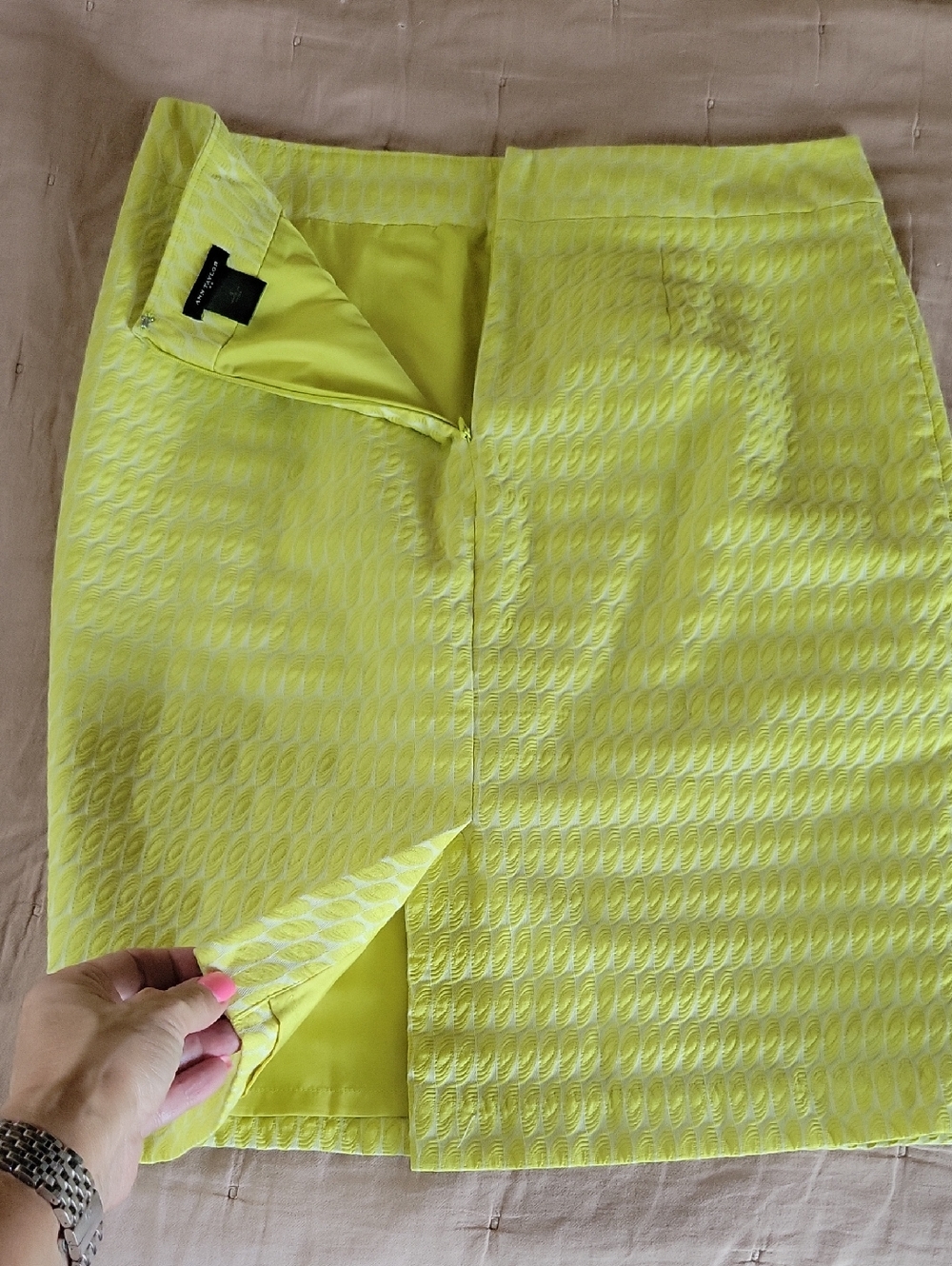 ANN TAYLOR Citrus Yellow Pucker Textured Pencil Skirt - Picture 5 of 5